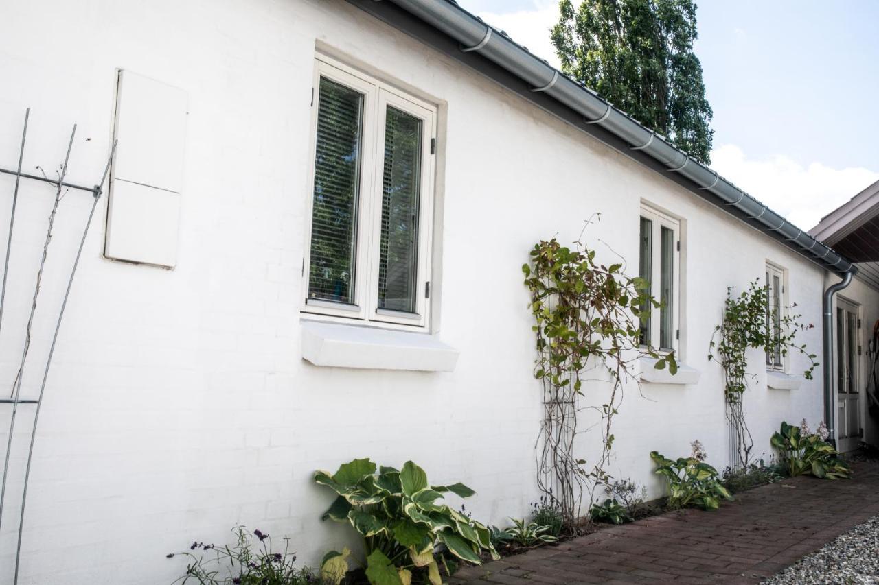 Bed and Breakfast Engholmbb Odense Exterior foto